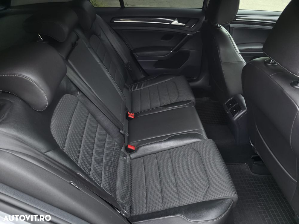 Volkswagen Golf - 22