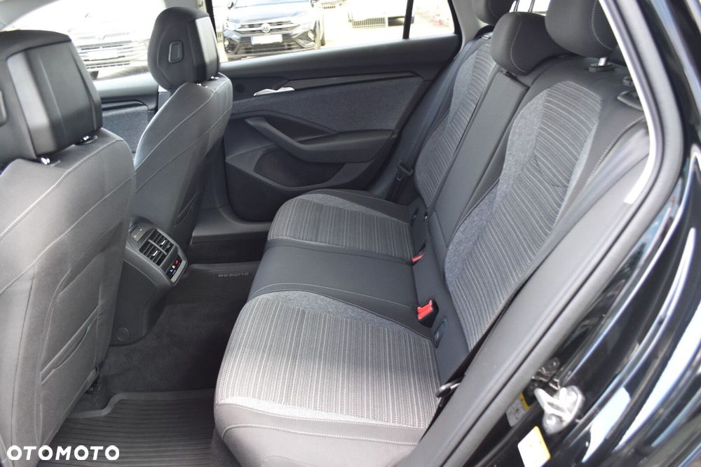 Skoda Superb 2.0 TDI SCR Selection DSG - 32
