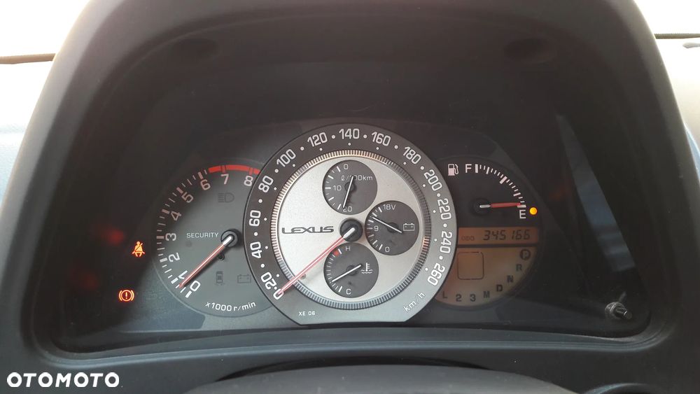 Lexus IS 300 SportCross - 18