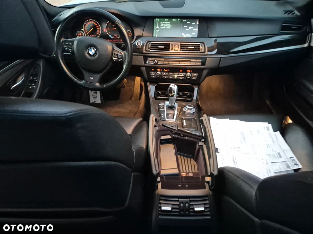 BMW Seria 5 525d xDrive - 36