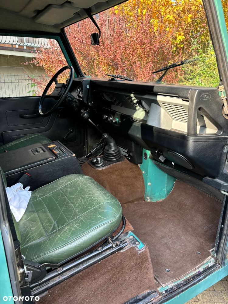 Land Rover Defender - 4