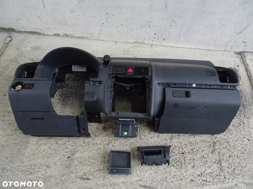 VW TOURAN DESKA ROZDZIELCZA KONSOLA KOKPIT TAPICERKA - 1