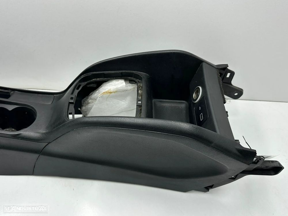 Consola Central / Apoio Braço - Fiat Tipo (2018) - 6