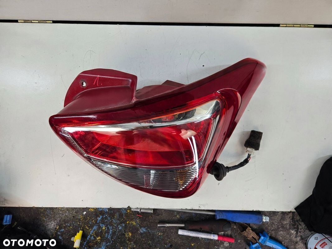 Hyundai i10 2 II 13- prawa lampa tylna tył - 4