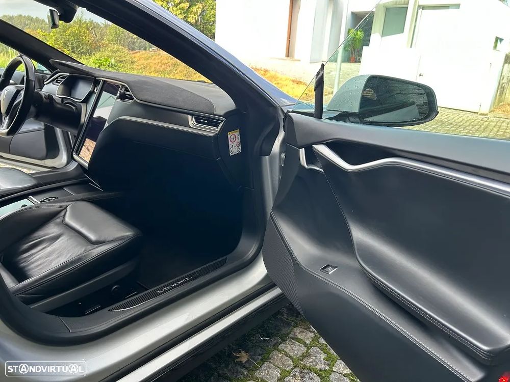 Tesla Model S - 19