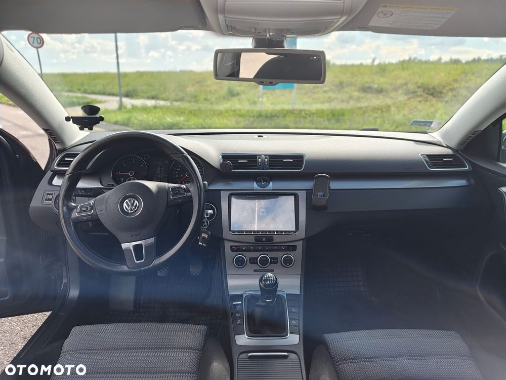 Volkswagen Passat - 4