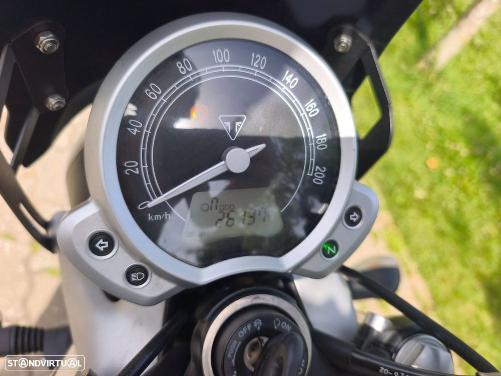 Triumph Bonneville 900 street twin - 5