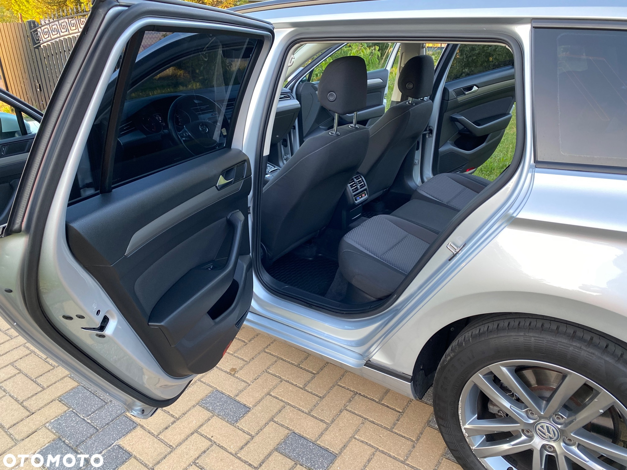 Volkswagen Passat 1.6 TDI BMT Comfortline - 16