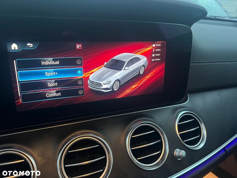 Mercedes-Benz Klasa E 200 4-Matic 9G-TRONIC - 27