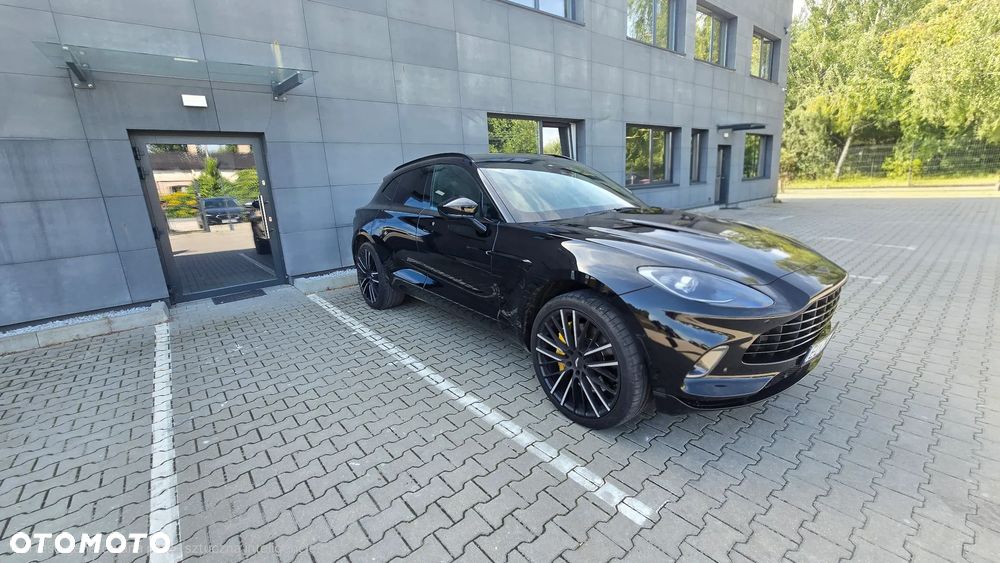 Aston Martin DBX - 28