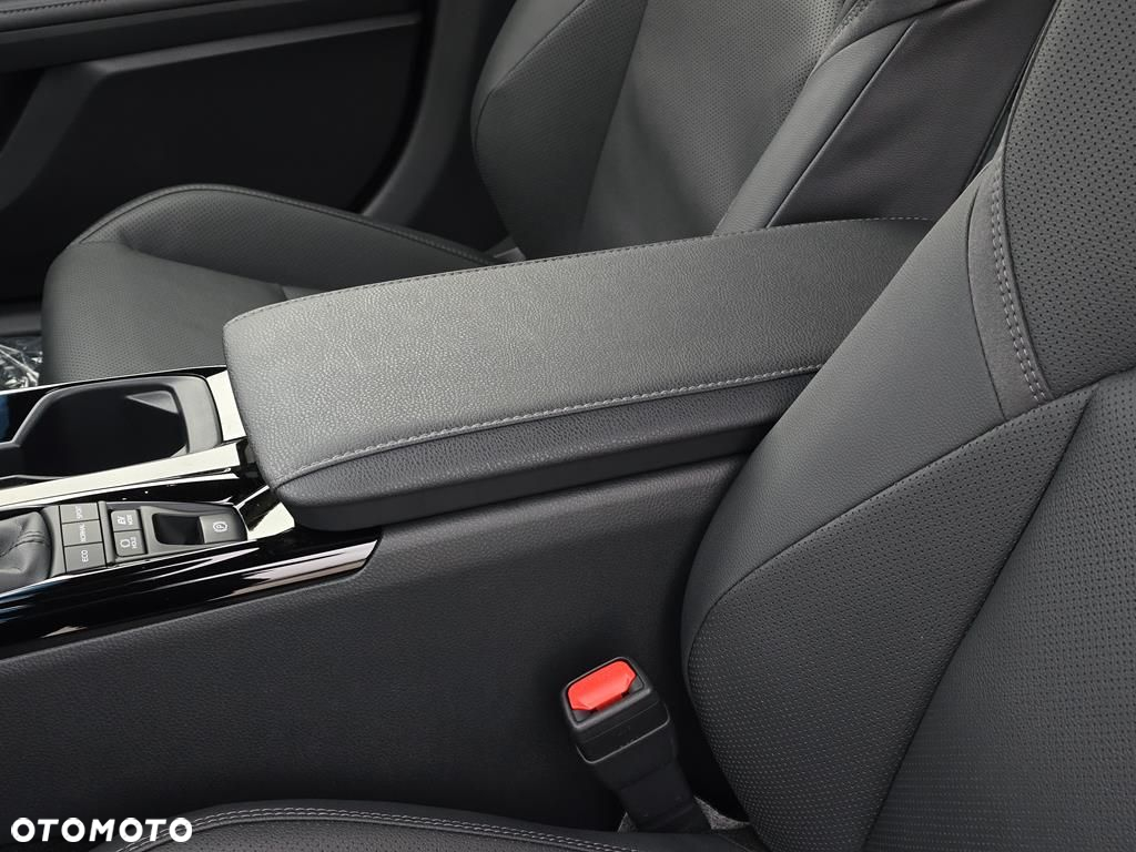 Toyota Camry 2.5 Hybrid Executive CVT - 26