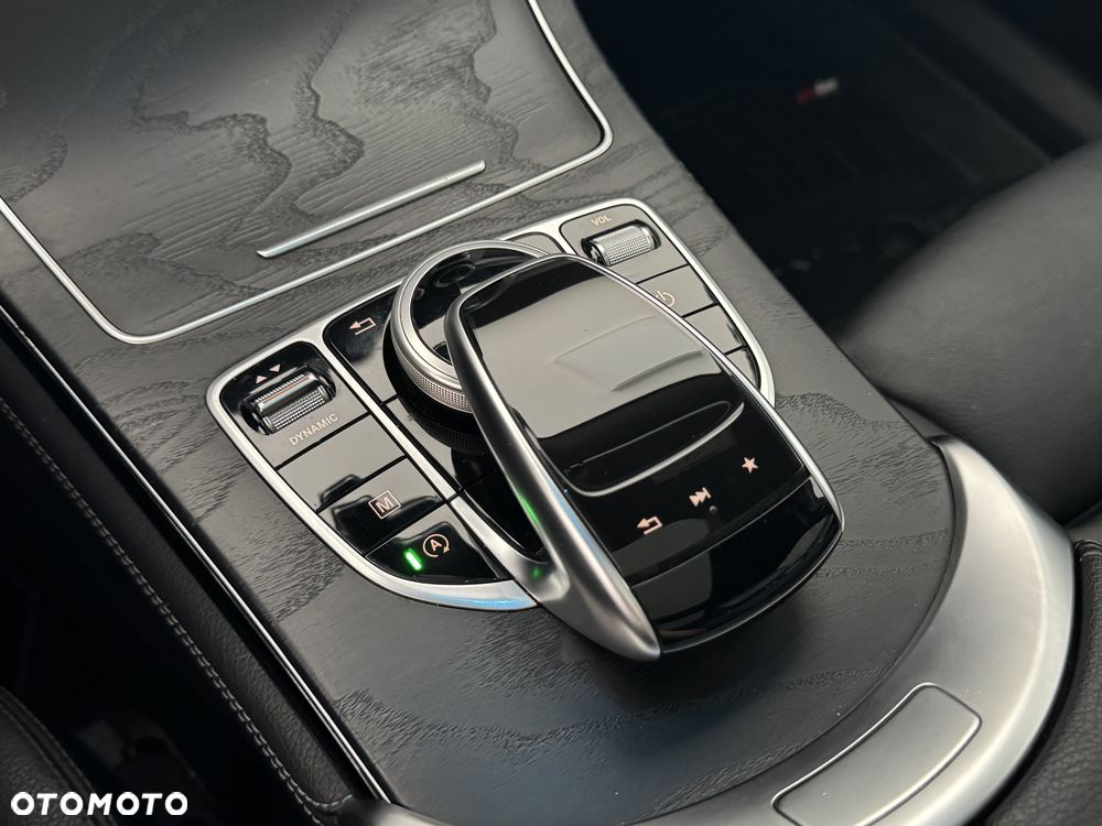 Mercedes-Benz GLC 250 d 4Matic 9G-TRONIC AMG Line - 32