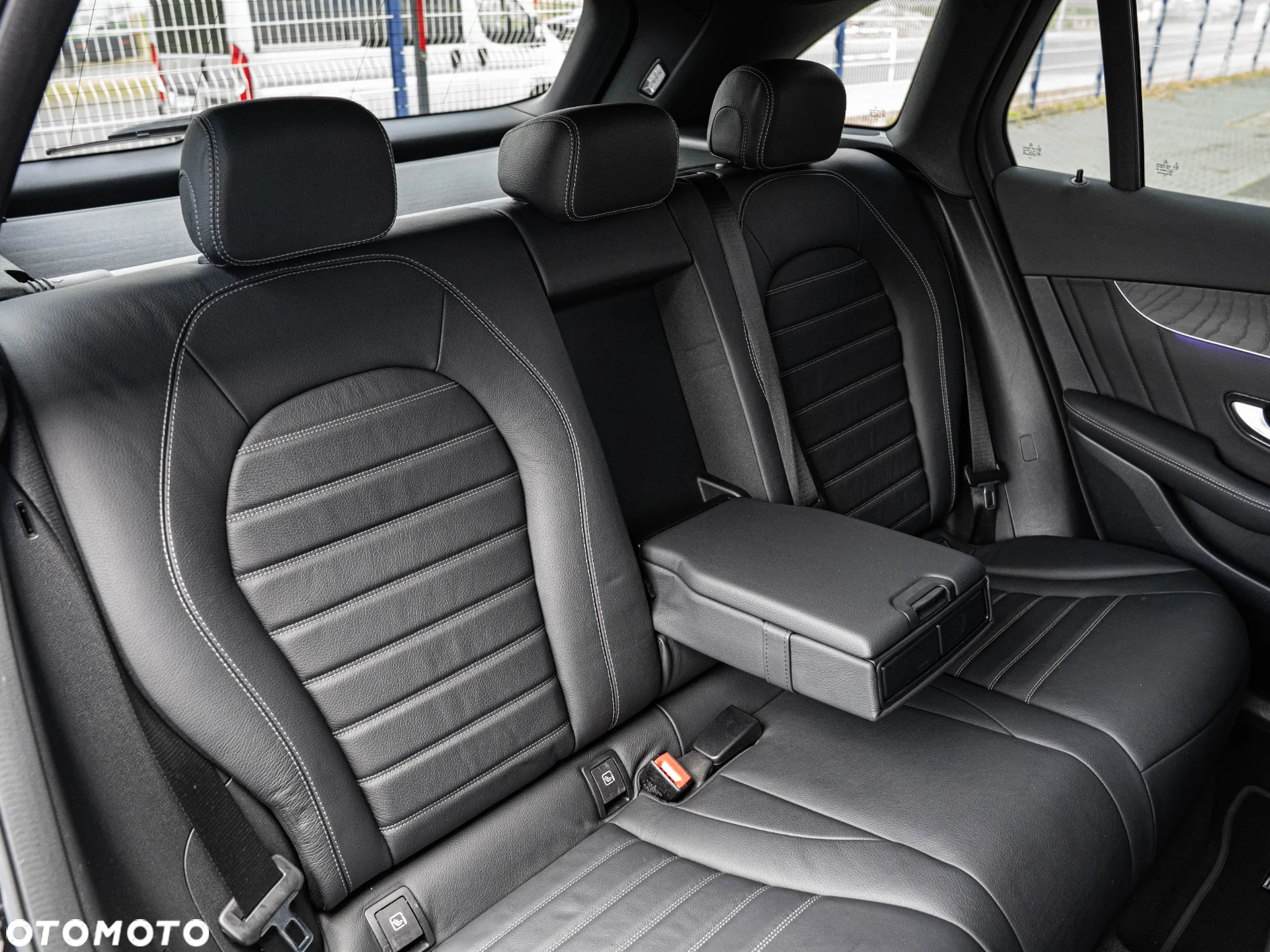 Mercedes-Benz GLC 200 4Matic 9G-TRONIC AMG Line Plus - 27