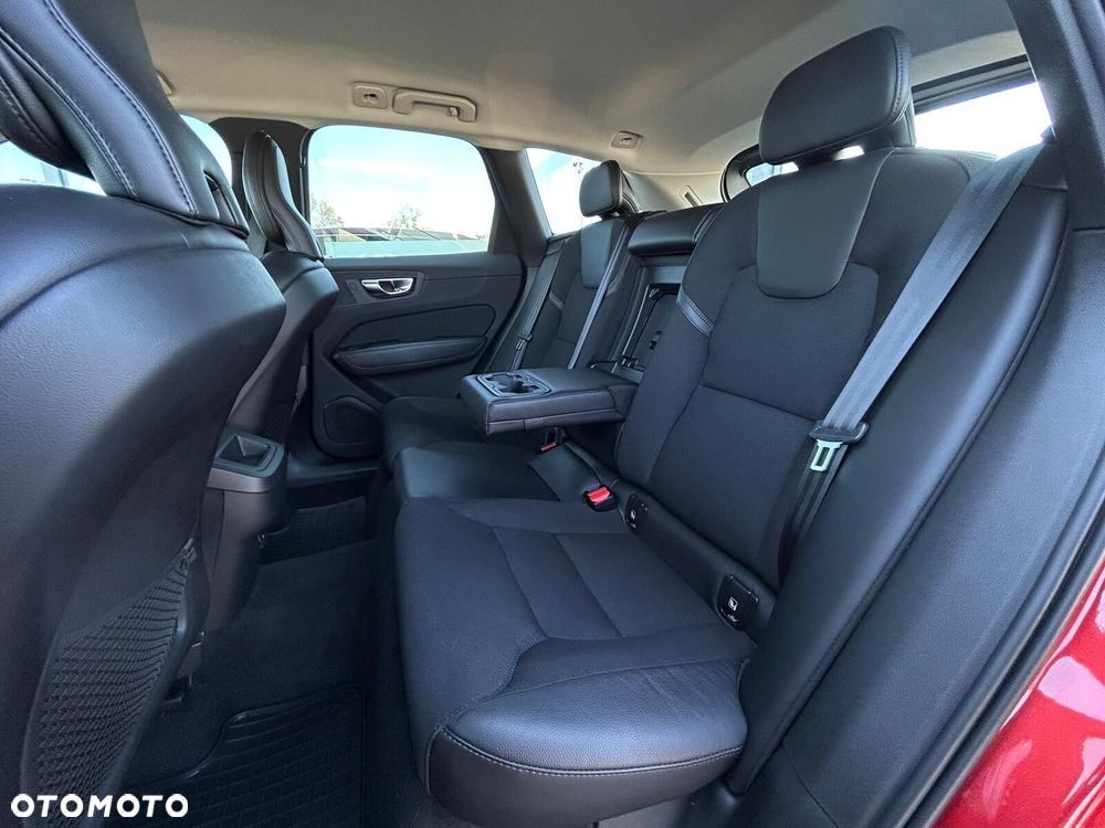 Volvo XC 60 B4 B Momentum - 18