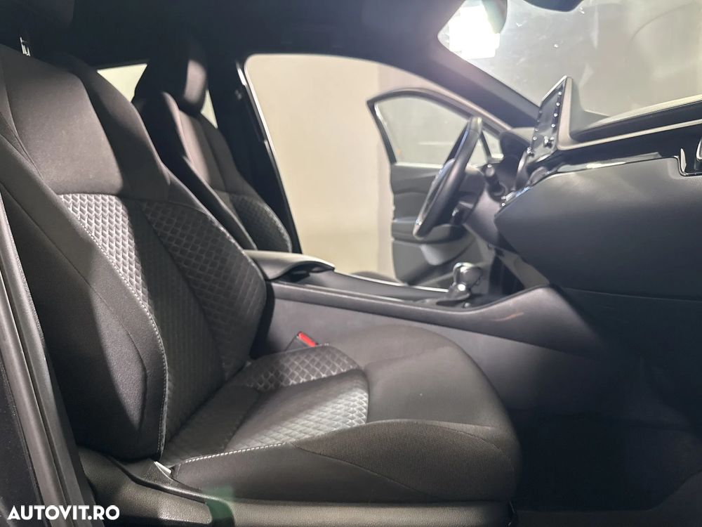 Toyota C-HR - 12