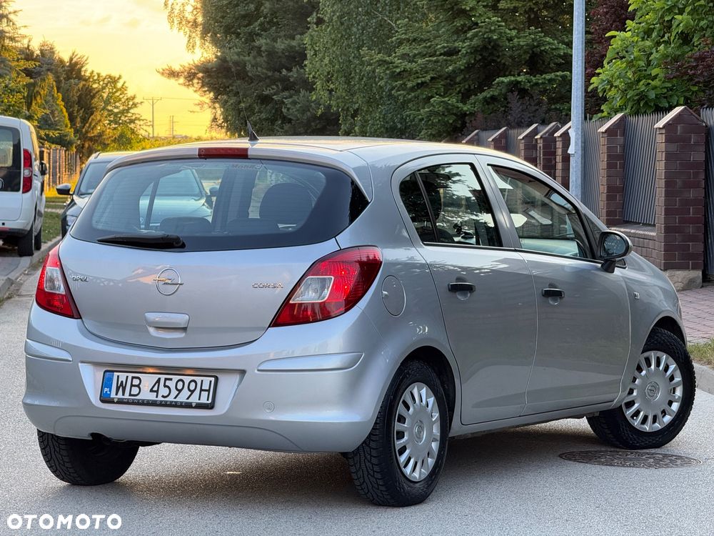 Opel Corsa 1.2 16V Essentia - 2