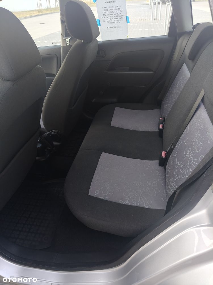 Ford Fiesta 1.3 Futura - 8