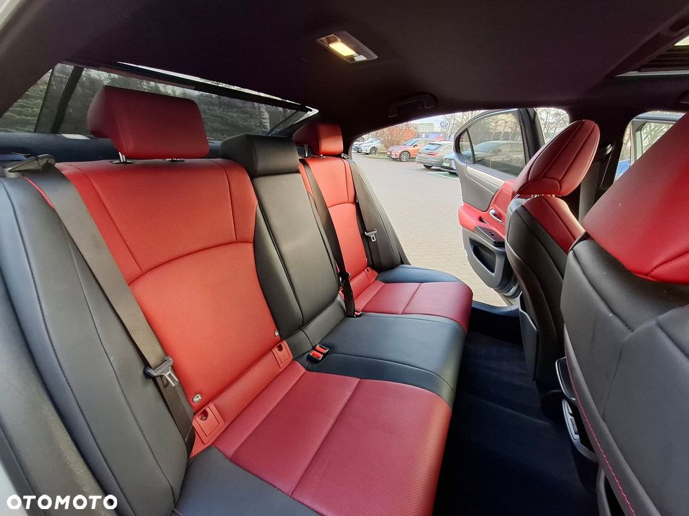 Lexus ES 300h F Sport Edition - 24