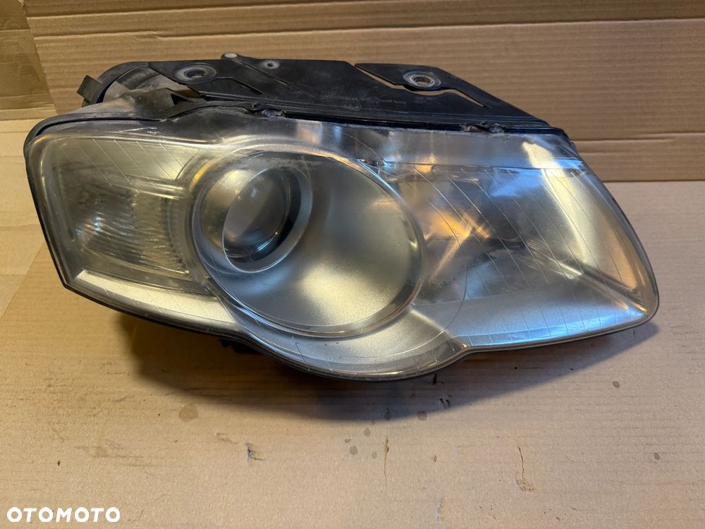 Lampa prawa lewa Volkswagen Passat B6 soczewka OE - 1