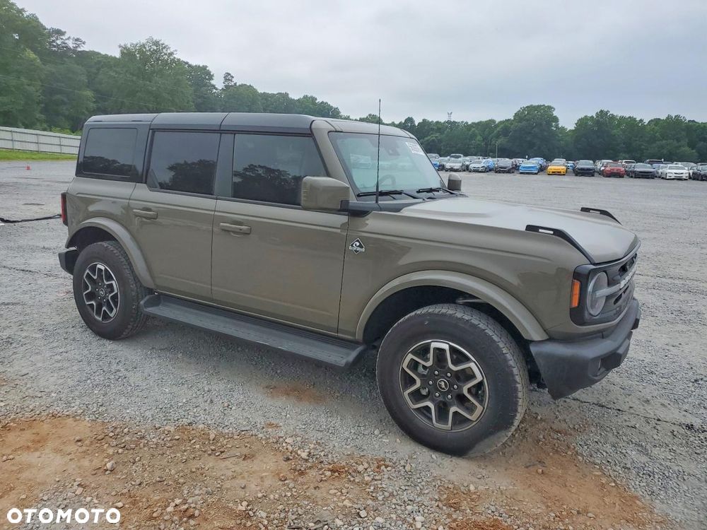 Ford Bronco - 3