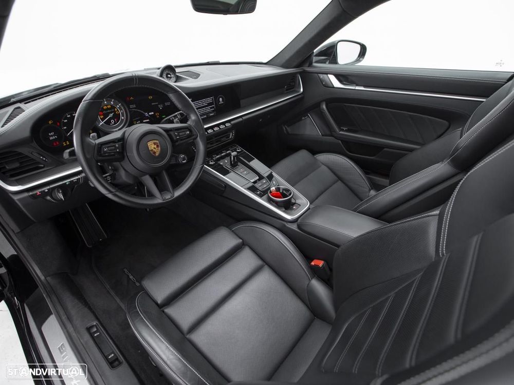 Porsche 911 (992) Turbo S - 12