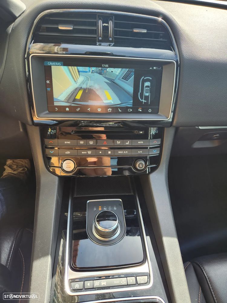 Jaguar F-Pace D200 AWD R-Dynamic HSE - 22