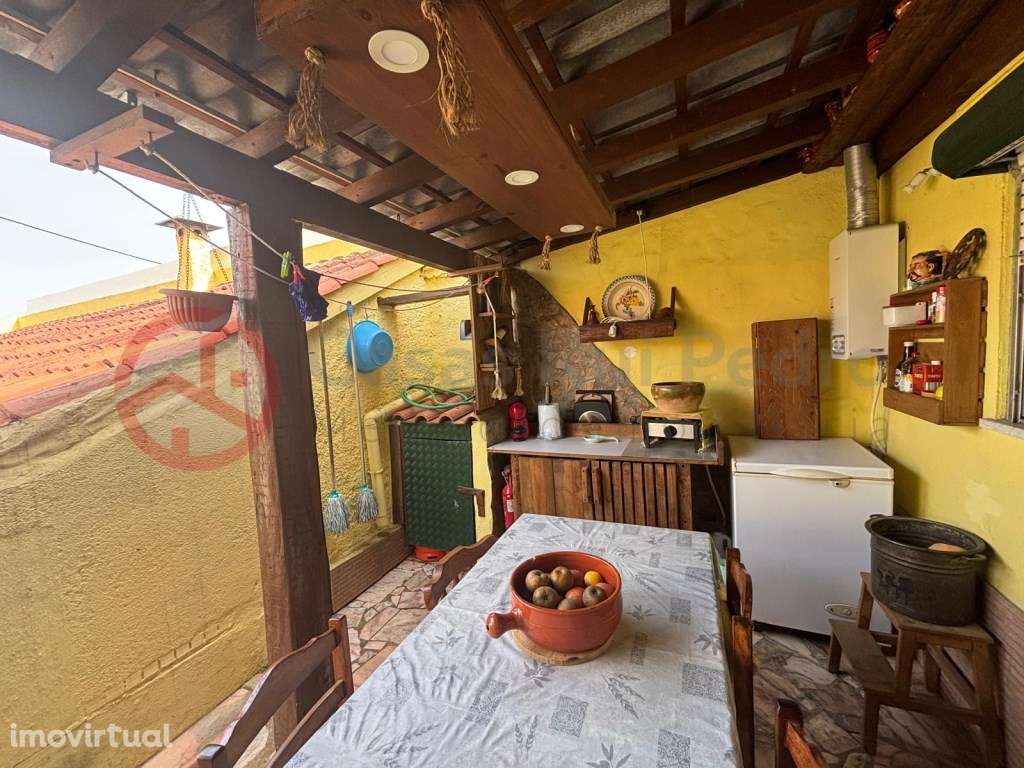 Moradia com dois apartamentos independentes no Laranjeiro, Almada - Grande imagem: 3/35