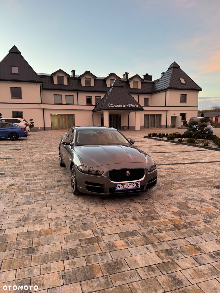 Jaguar XE 20d AWD Prestige - 3