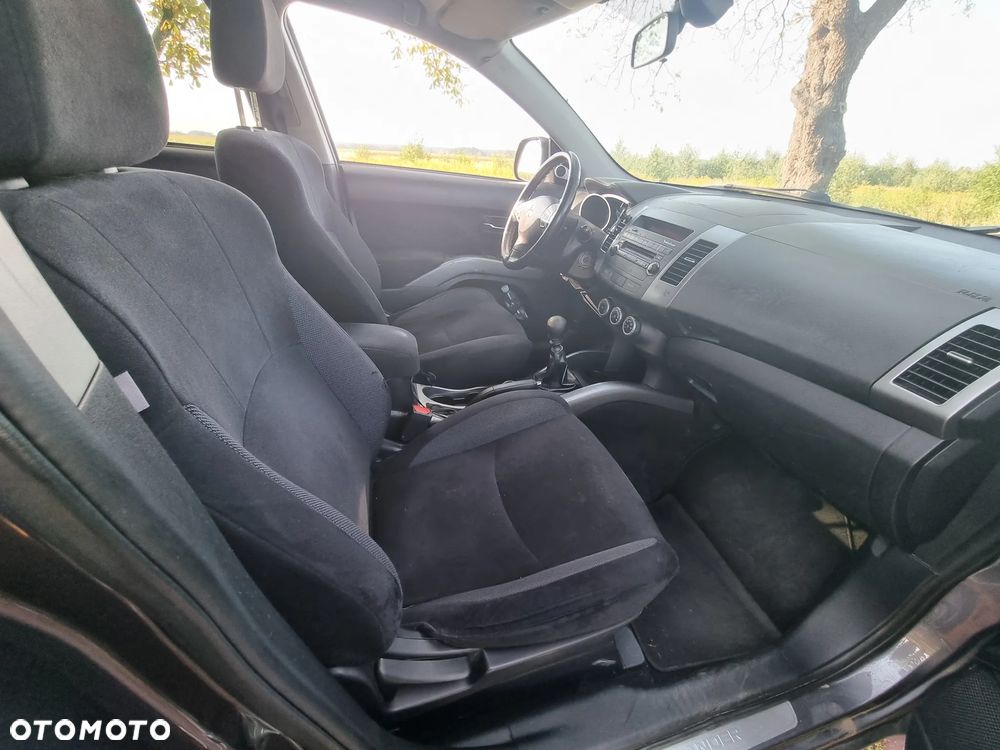 Mitsubishi Outlander 2.0 DID Invite SE - 11