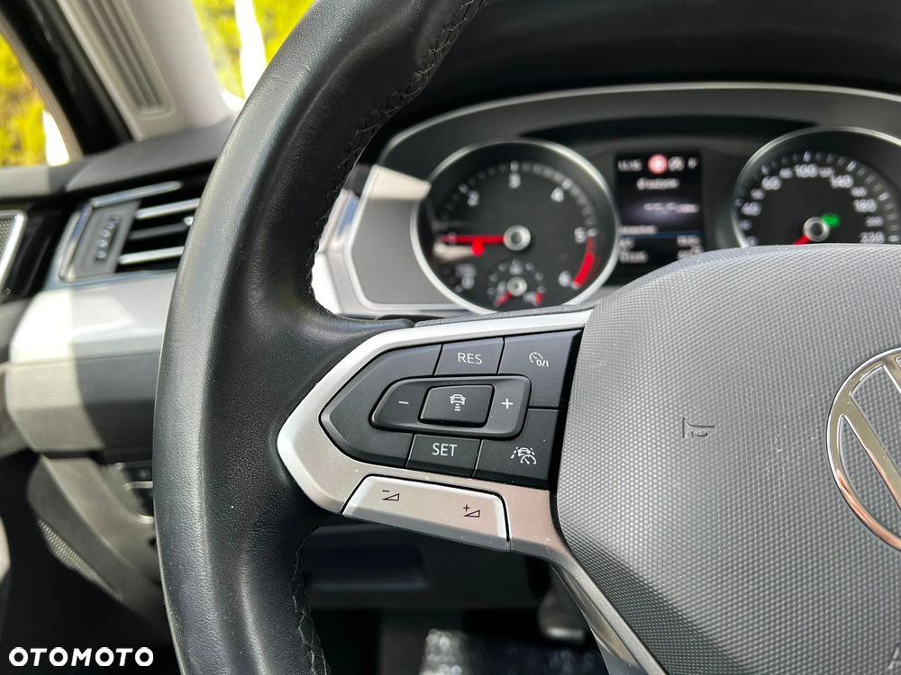 Volkswagen Passat 2.0 TDI SCR Comfortline DSG - 10