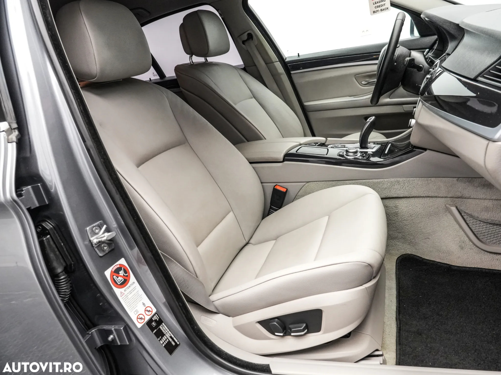 BMW Seria 5 525d xDrive - 14