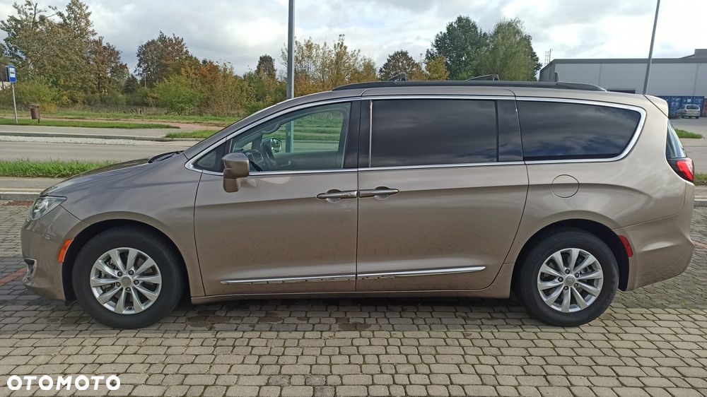 Chrysler Pacifica - 2