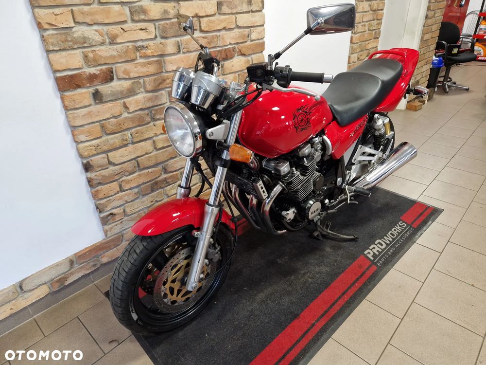 Yamaha XJR - 12