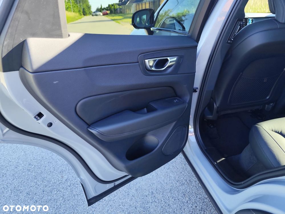 Volvo XC 60 B5 B AWD Essential - 25