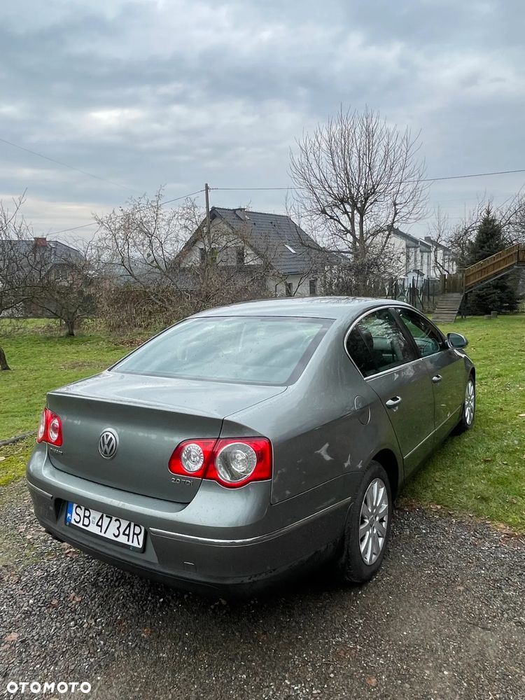 Volkswagen Passat 2.0 TDI Comfortline - 16
