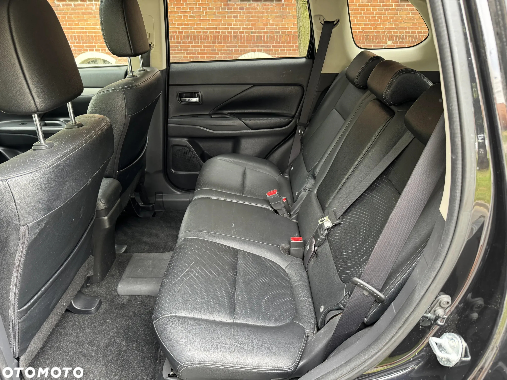Mitsubishi Outlander 2.0 4WD Plug-In Hybrid - 24