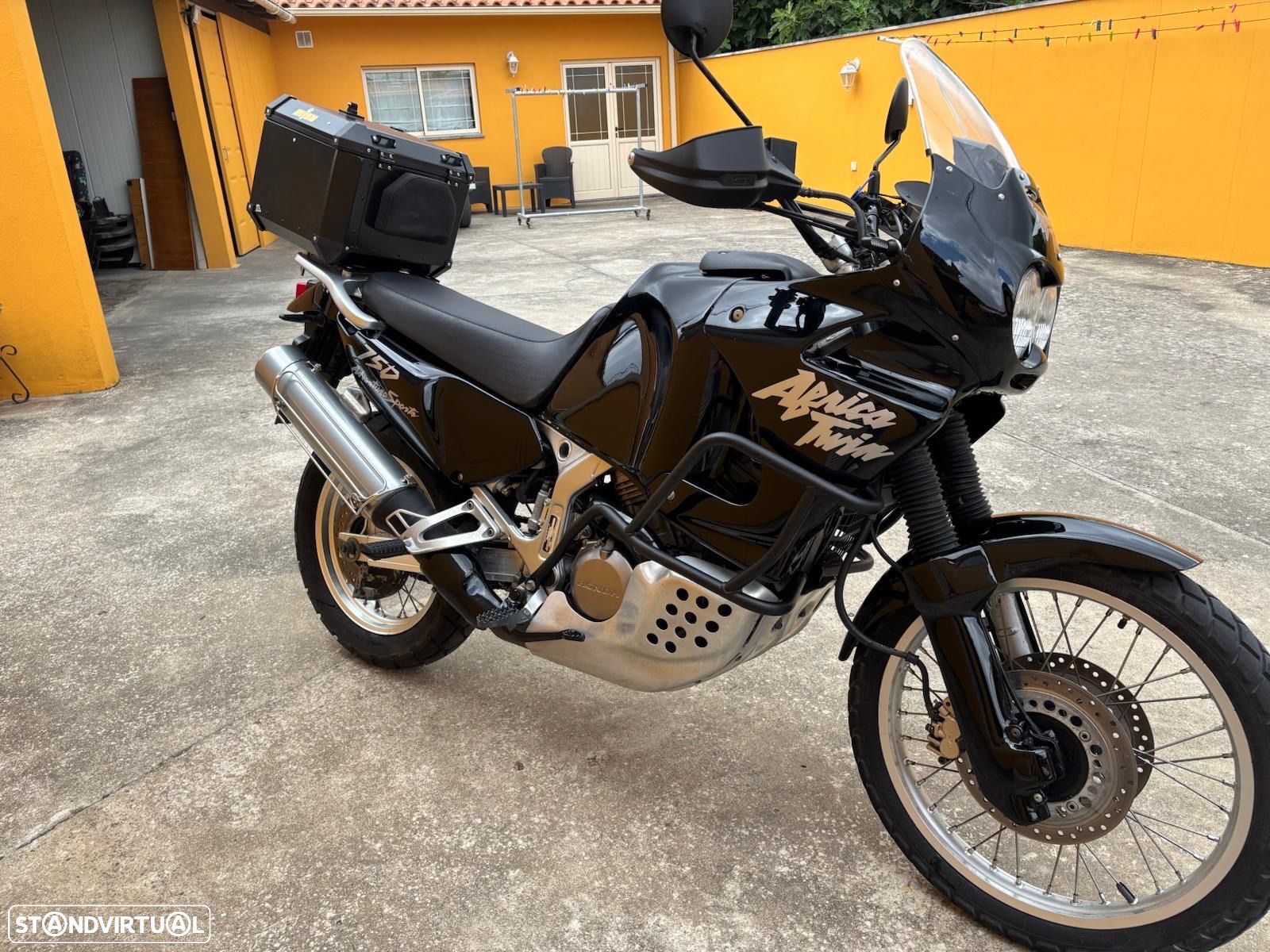 Honda Africa Twin Africa Twin 750 - 1