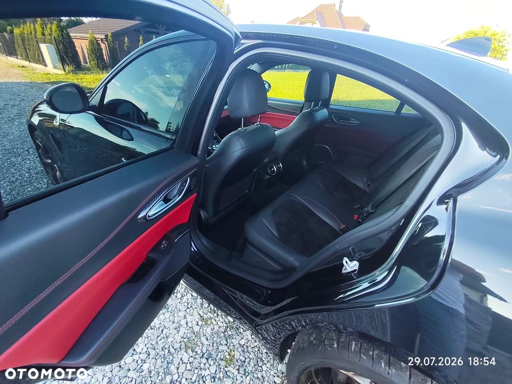 Alfa Romeo Giulia 2.9 V6 Bi-Turbo AT8 Quadrifoglio - 23
