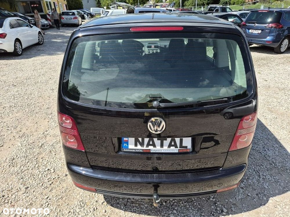Volkswagen Touran - 10