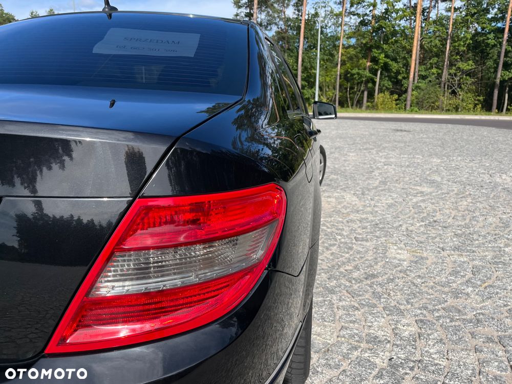 Mercedes-Benz Klasa C 180 CGI Automatik BlueEFFICIENCY Avantgarde - 10