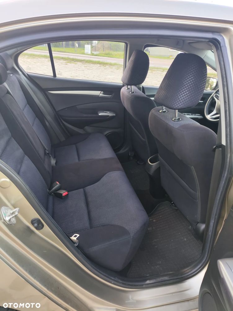 Honda City 1.4 Comfort - 14