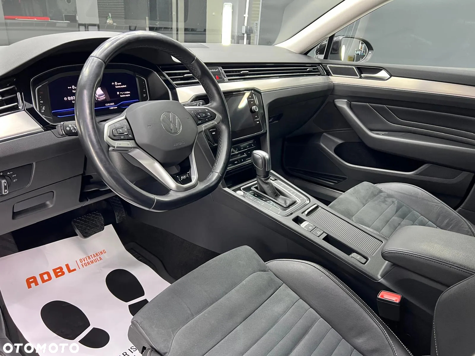 Volkswagen Passat Variant 2.0 TDI SCR DSG 4Motion Business - 26