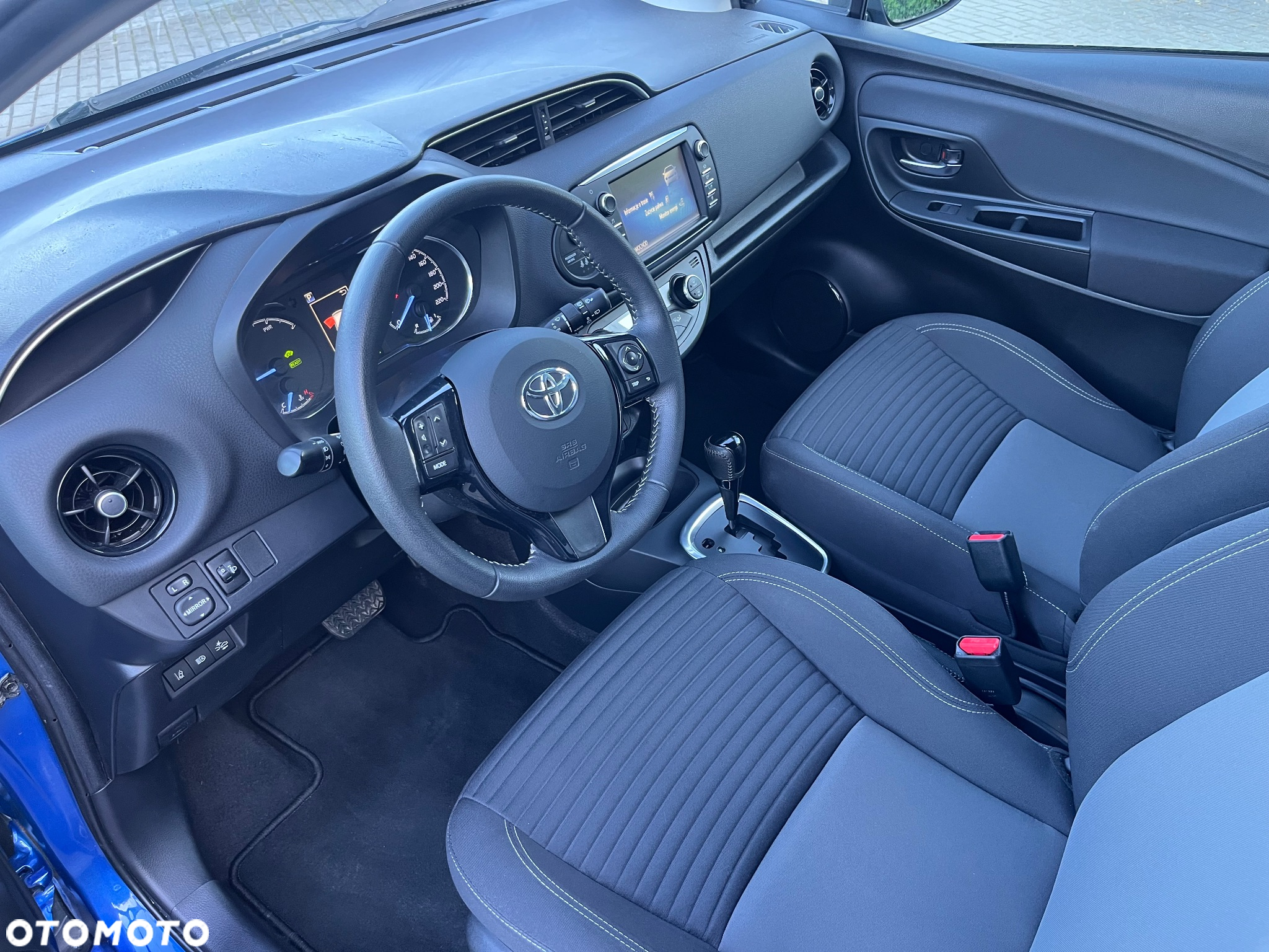 Toyota Yaris Hybrid 1.5 VVT-i Team Deutschland - 9