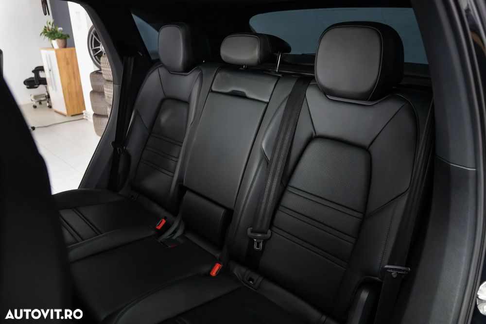 Porsche Cayenne S - 32