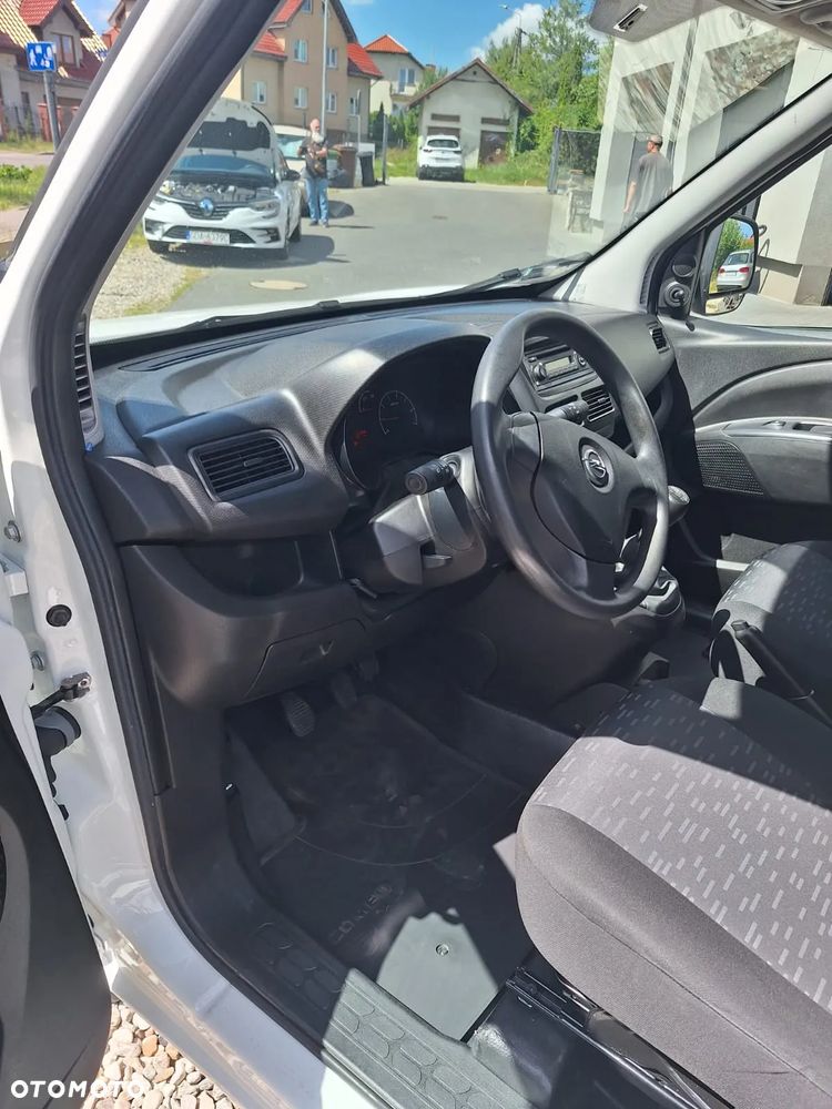 Opel COMBO - 11