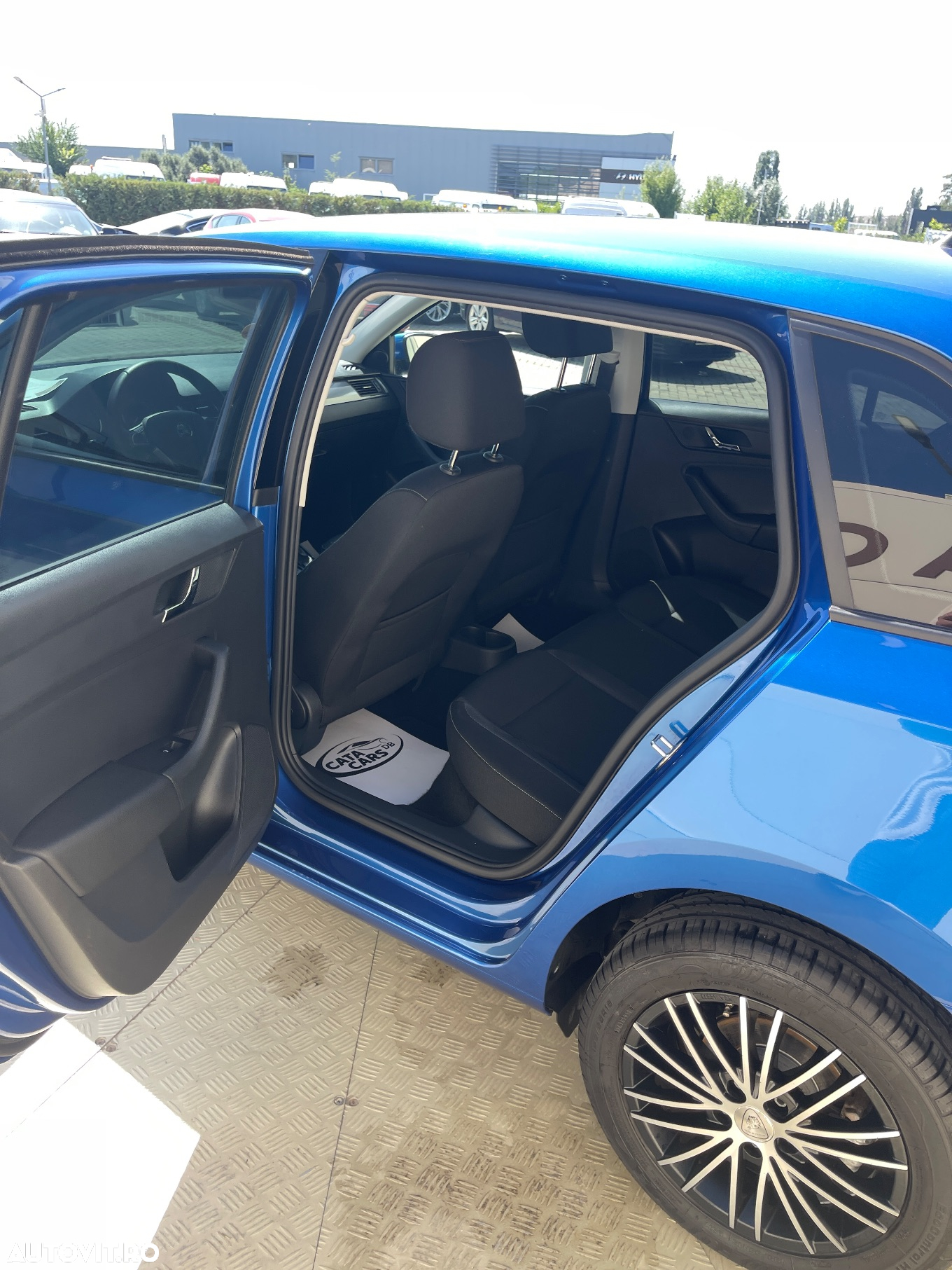 Skoda RAPID 1.6 TDI DSG Ambition - 27