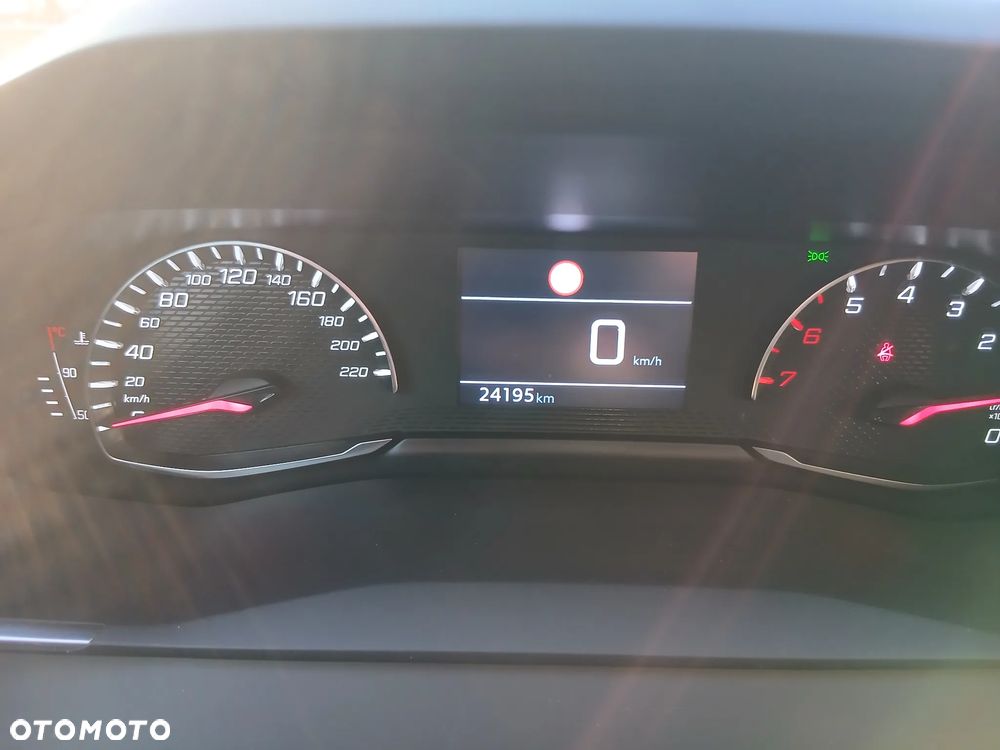 Peugeot 208 PureTech 75 Active - 32
