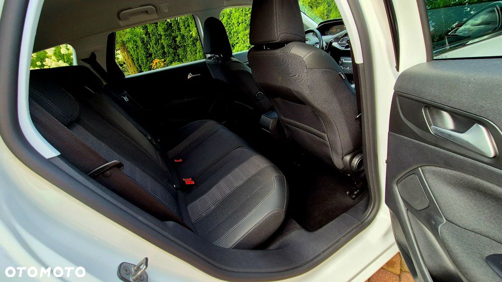 Peugeot 308 SW BlueHDi 130 EAT8 Allure - 16