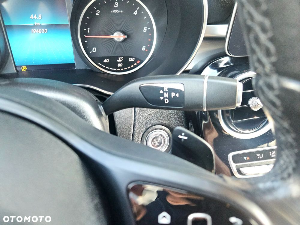Mercedes-Benz Klasa C 220 d 4Matic T 9G-TRONIC - 37
