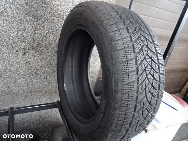 235/55/R17 103V Goodyear Ultra Grip Performance - 2